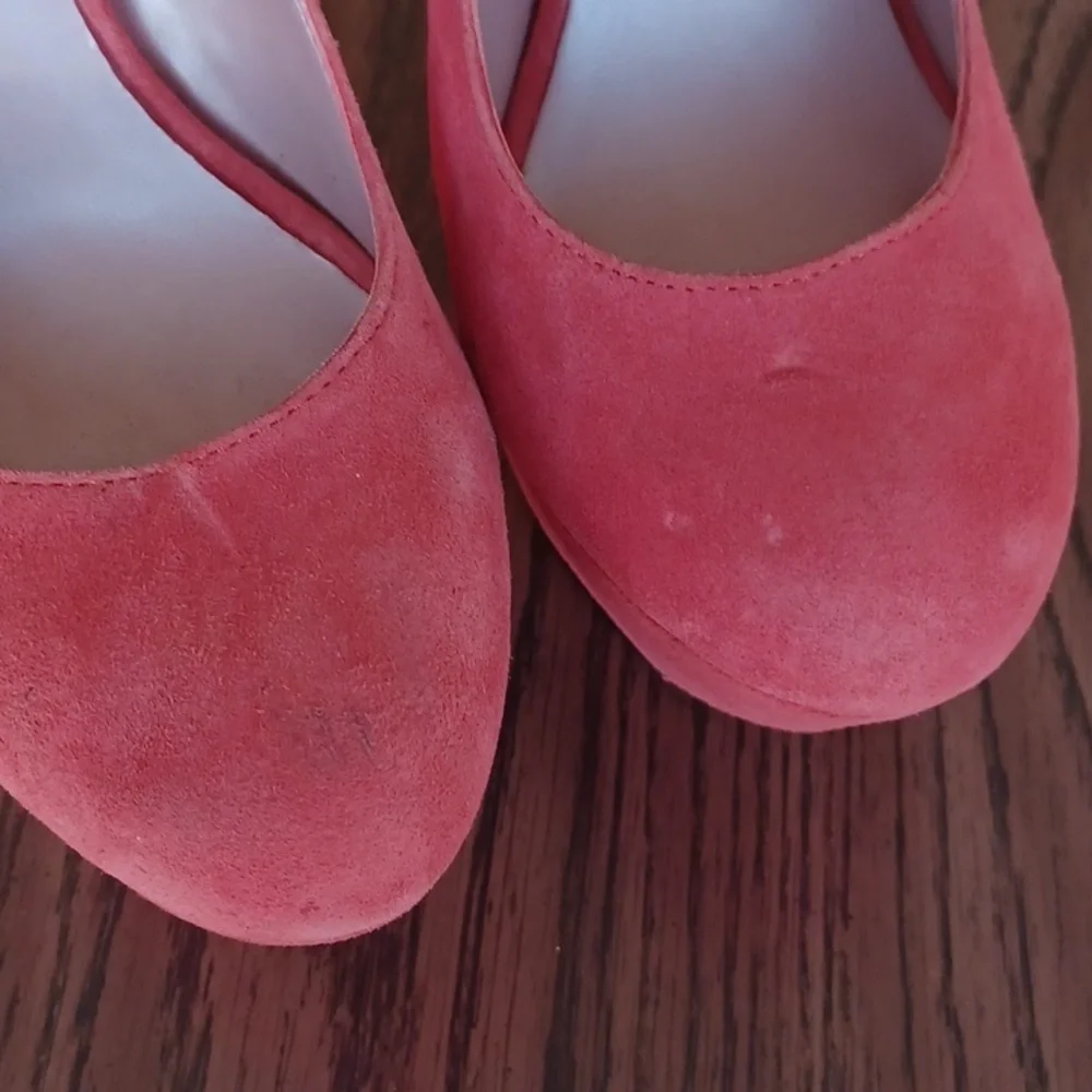 Betsy Johnson Gemmma Coral Suede, size  8